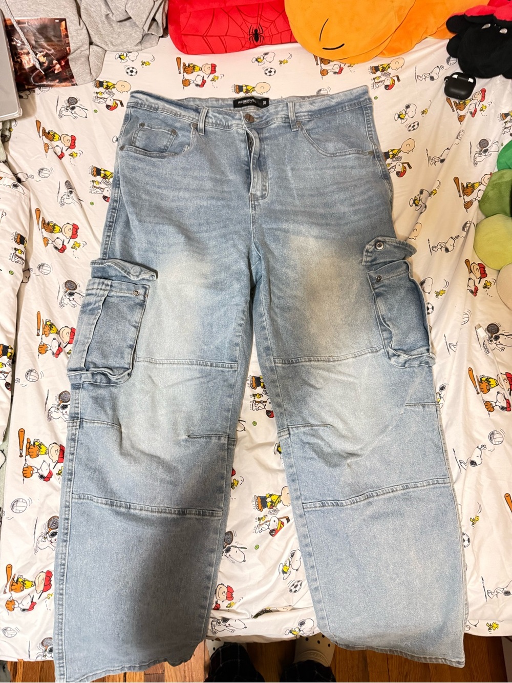 Light Wash Cargo-Style men’s Jeans